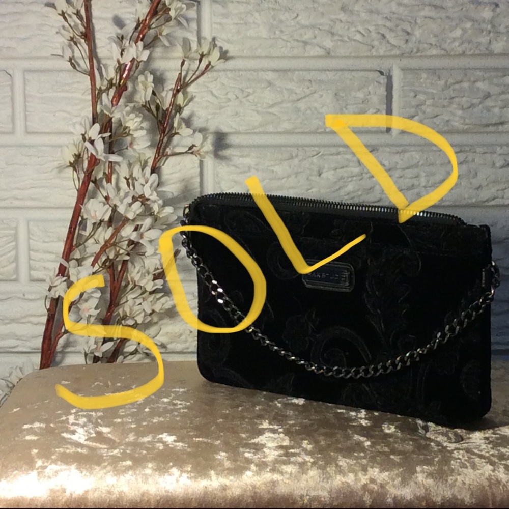 MAX STUDIO Wristlet Clutch